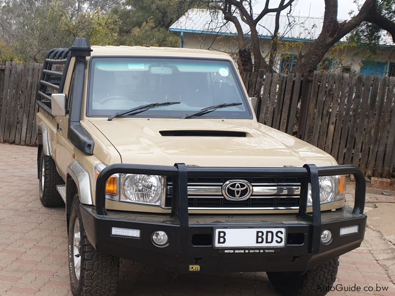 Toyota Landcruiser LX V8 in Botswana