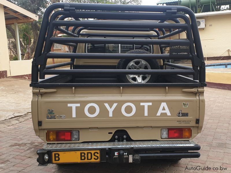 Toyota Landcruiser LX V8 in Botswana