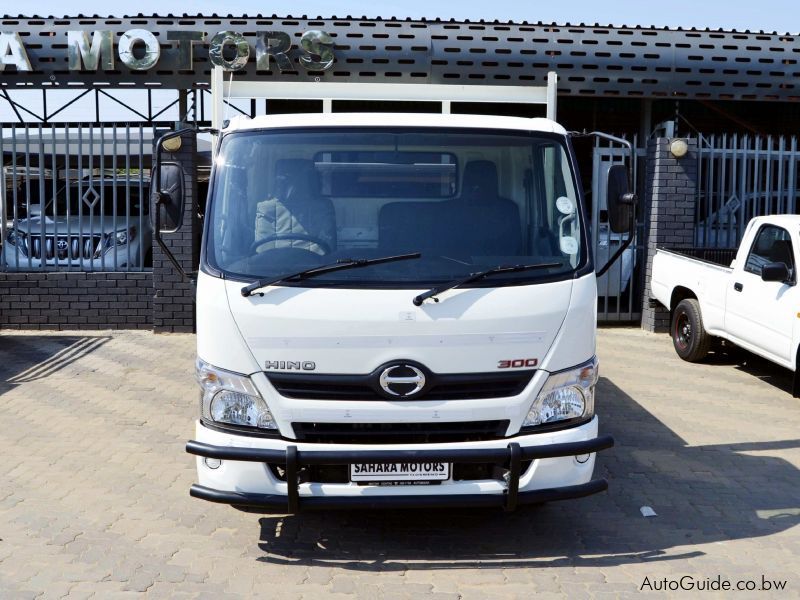 Hino 300 - 814 Drop Side in Botswana