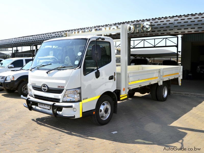 Hino 300 - 814 Drop Side in Botswana