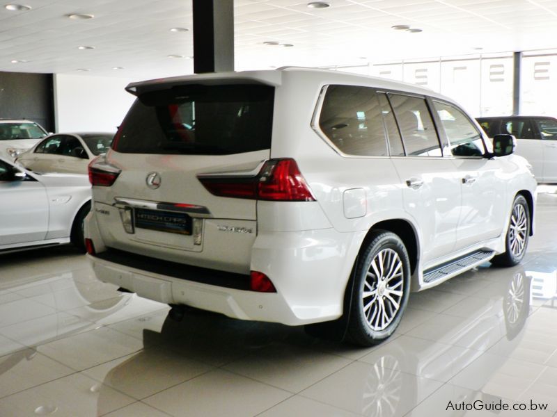 Lexus LX 450D V8 in Botswana