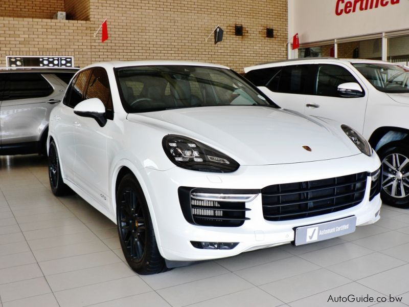 Porsche Cayenne GTS in Botswana