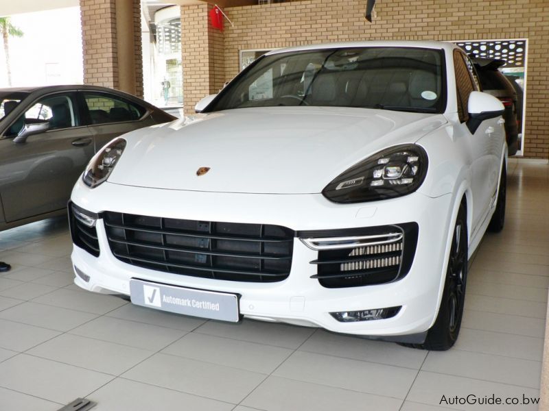 Porsche Cayenne GTS in Botswana