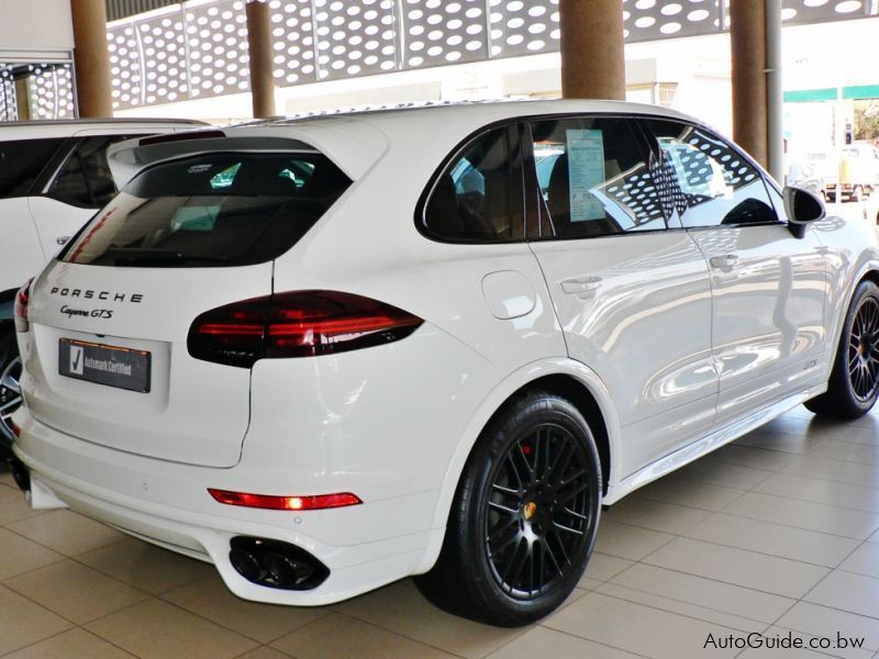 Porsche Cayenne GTS in Botswana