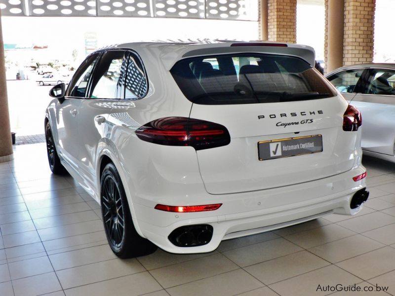 Porsche Cayenne GTS in Botswana