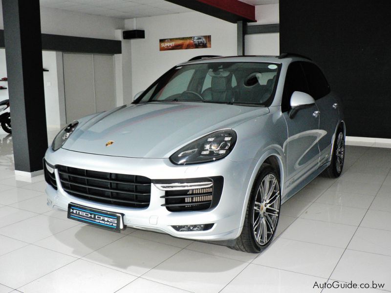 Porsche Cayenne GTS V6 in Botswana