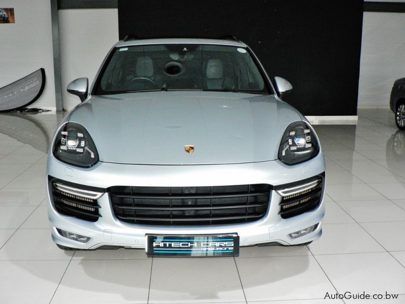 Porsche Cayenne GTS V6 in Botswana