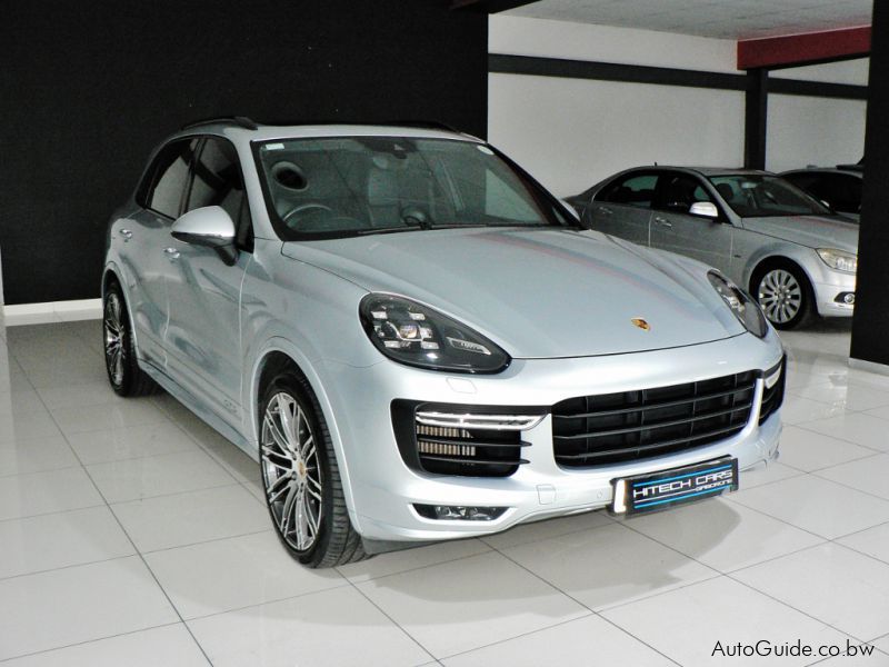 Porsche Cayenne GTS V6 in Botswana