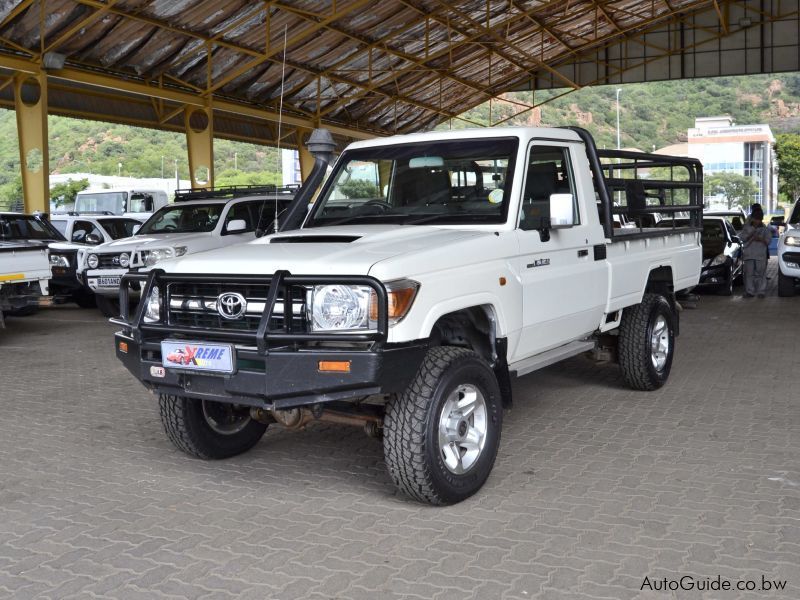 Toyota Land Cruiser LX V8 in Botswana