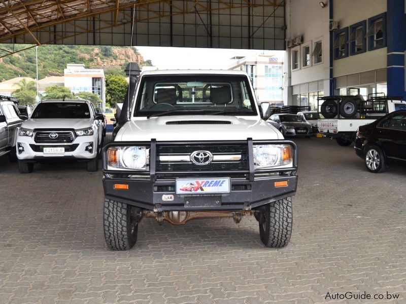 Toyota Land Cruiser LX V8 in Botswana