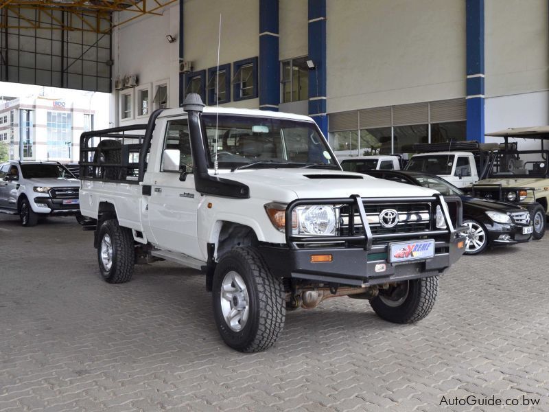 Toyota Land Cruiser LX V8 in Botswana