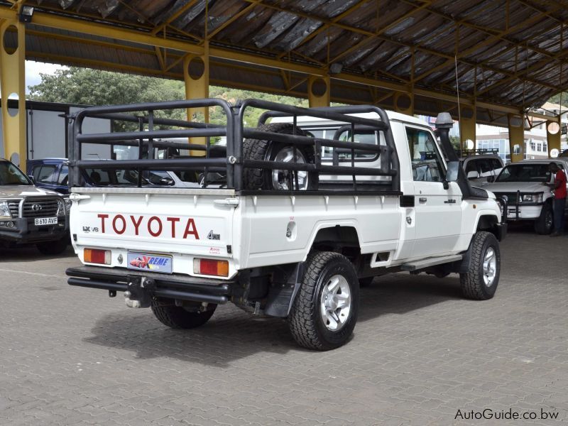 Toyota Land Cruiser LX V8 in Botswana