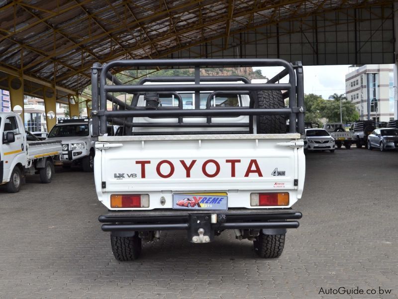 Toyota Land Cruiser LX V8 in Botswana