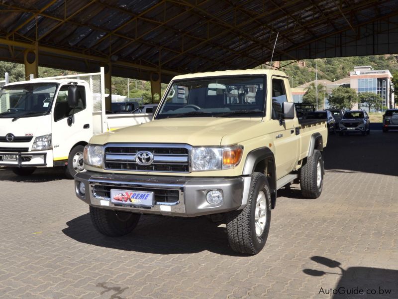 Toyota Land Cruiser V6 in Botswana