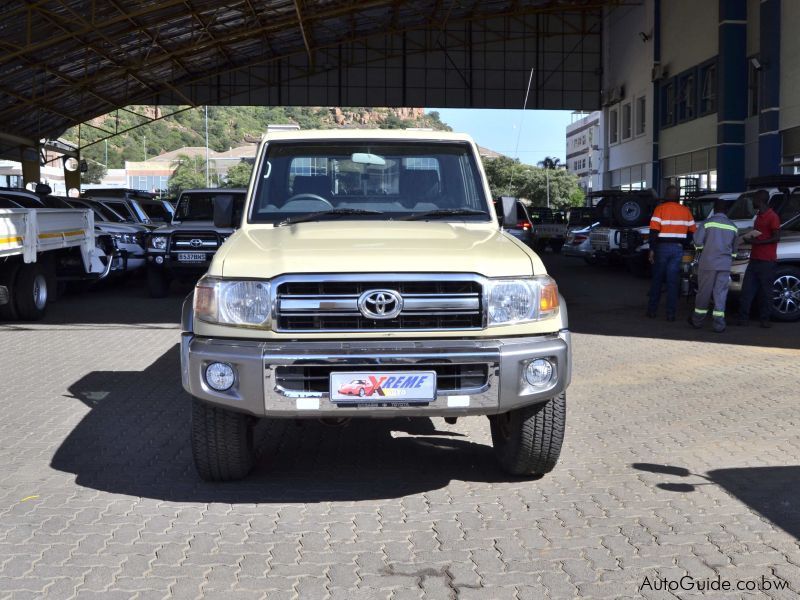 Toyota Land Cruiser V6 in Botswana