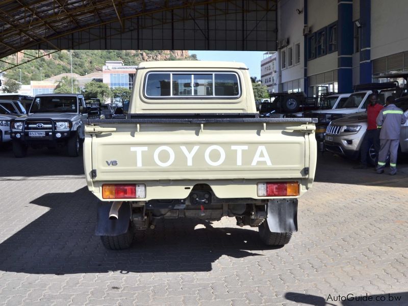 Toyota Land Cruiser V6 in Botswana