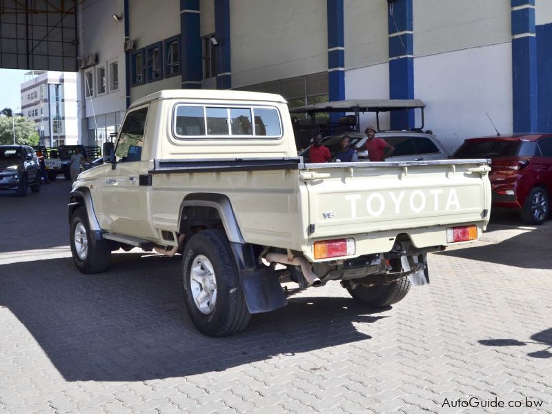 Toyota Land Cruiser V6 in Botswana