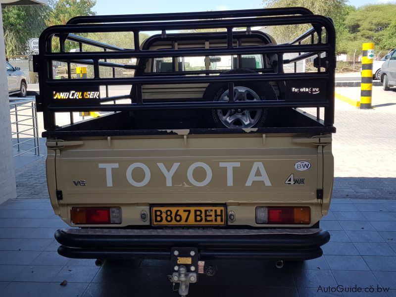 Toyota Landcruiser Pick Up 4.0 V6 in Botswana