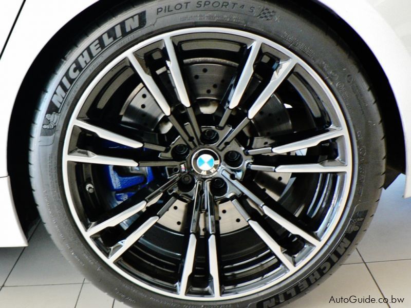 BMW M5 FO2 V8 in Botswana