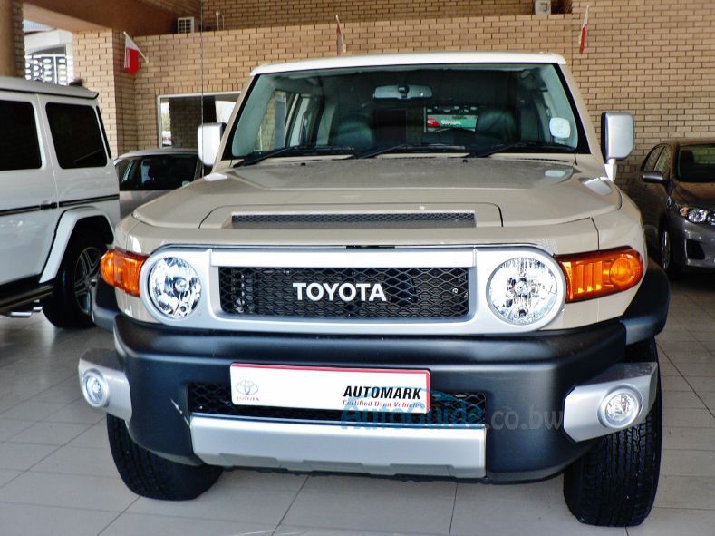 Toyota FJ Cruiser V6 in Botswana