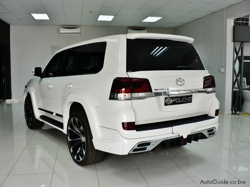 Toyota Land Cruiser 200 Series V8 VX in Botswana