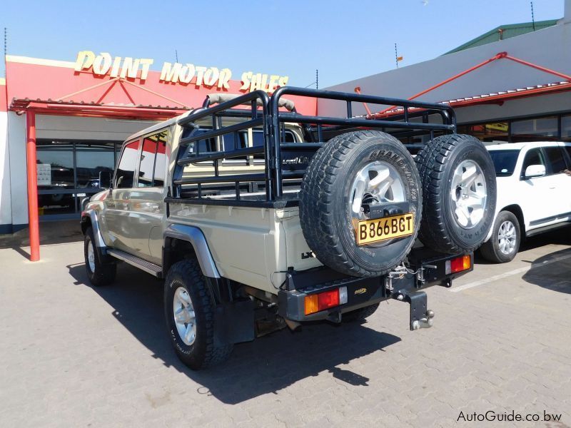 Toyota Land Cruiser LX in Botswana