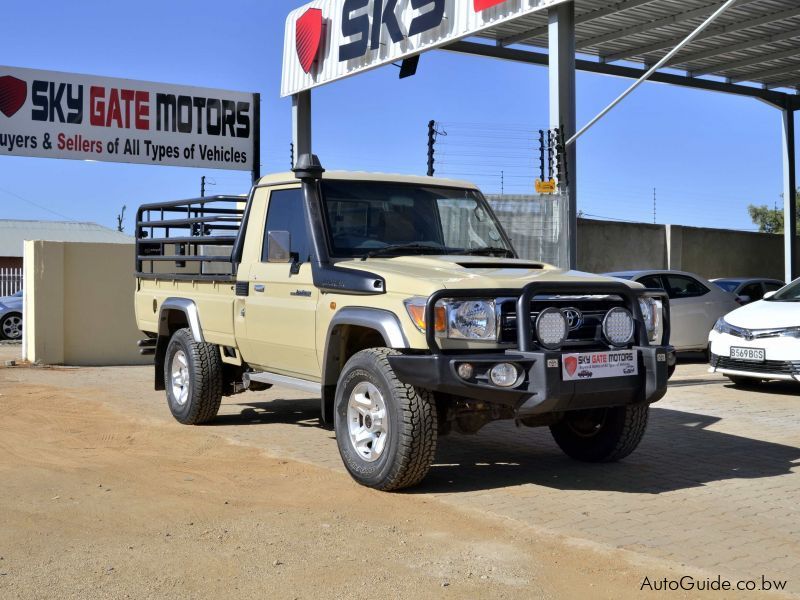 Toyota Land Cruiser LX V8 in Botswana