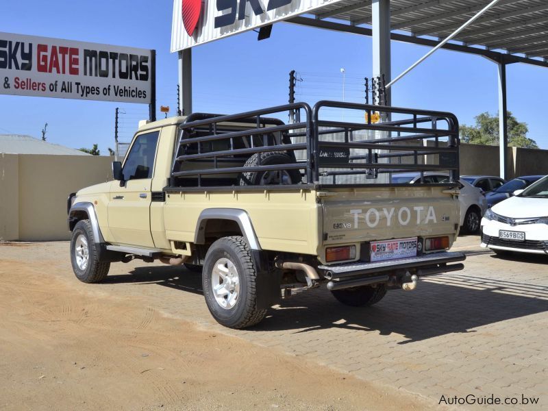 Toyota Land Cruiser LX V8 in Botswana