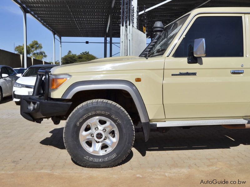 Toyota Land Cruiser LX V8 in Botswana