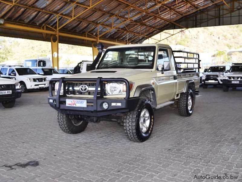 Toyota Land Cruiser LX V8 in Botswana