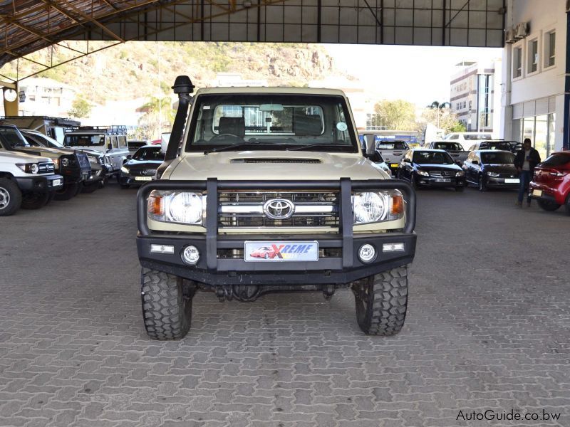 Toyota Land Cruiser LX V8 in Botswana