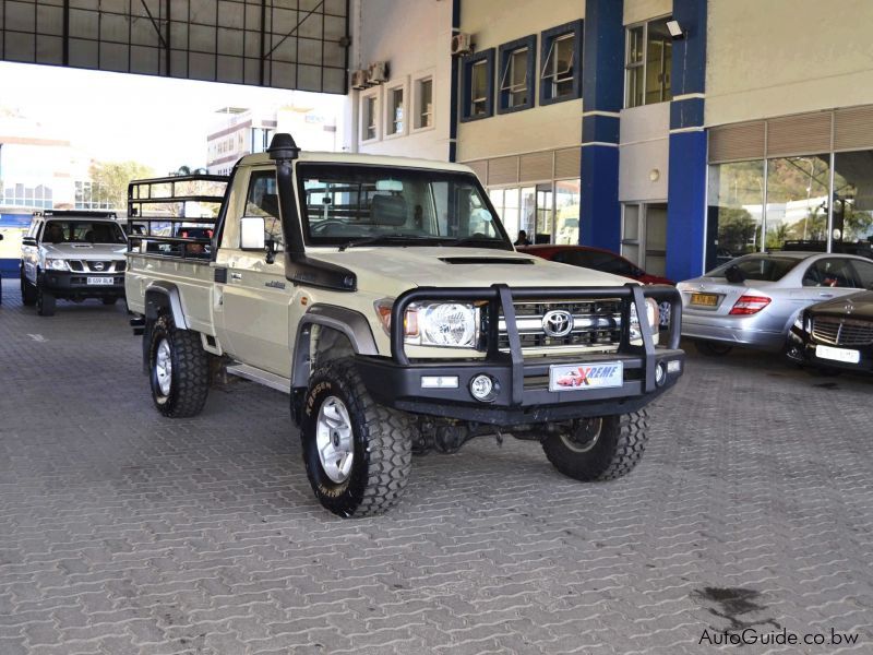 Toyota Land Cruiser LX V8 in Botswana