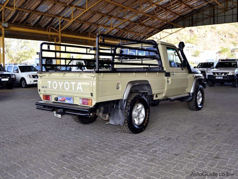 Toyota Land Cruiser LX V8 in Botswana