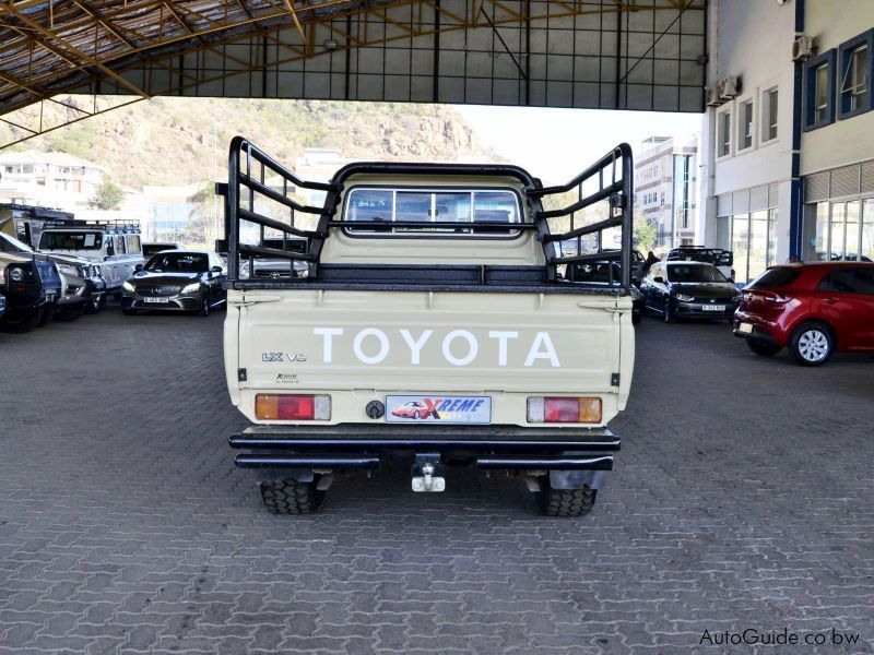 Toyota Land Cruiser LX V8 in Botswana