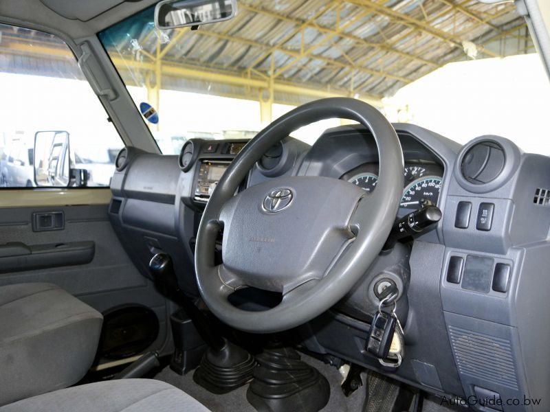 Toyota Land Cruiser LX V8 in Botswana