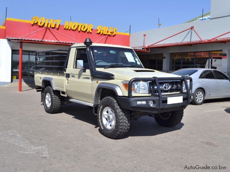 Toyota Land Cruiser LX V8 in Botswana