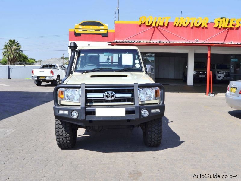 Toyota Land Cruiser LX V8 in Botswana