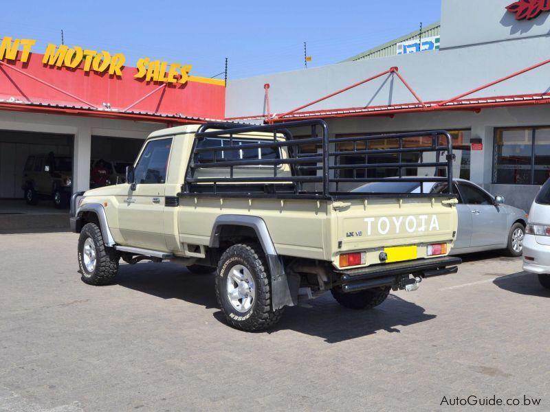 Toyota Land Cruiser LX V8 in Botswana