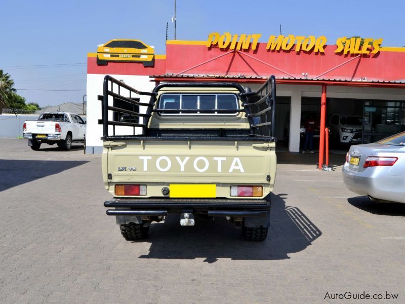 Toyota Land Cruiser LX V8 in Botswana