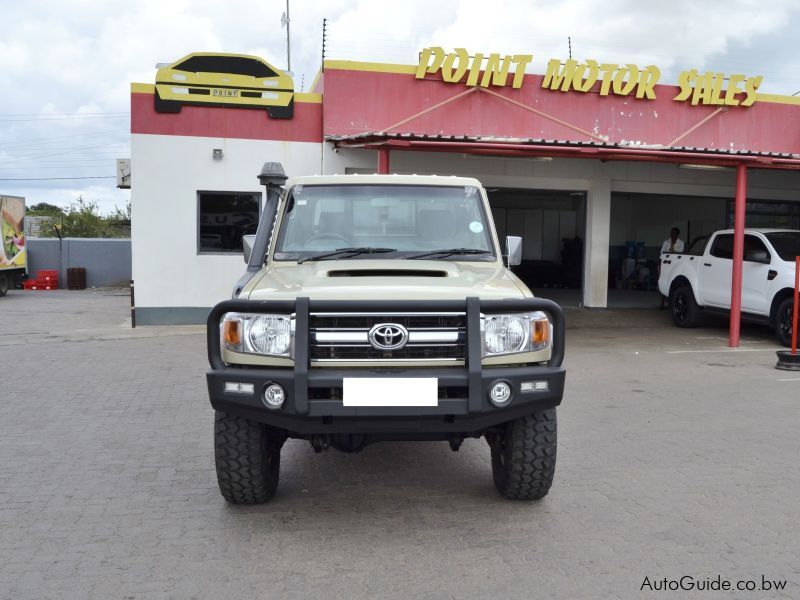 Toyota Land Cruiser LX V8 in Botswana