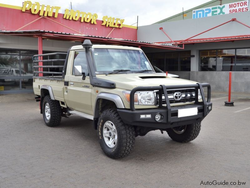 Toyota Land Cruiser LX V8 in Botswana