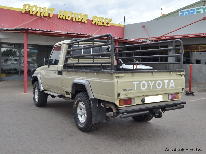 Toyota Land Cruiser LX V8 in Botswana