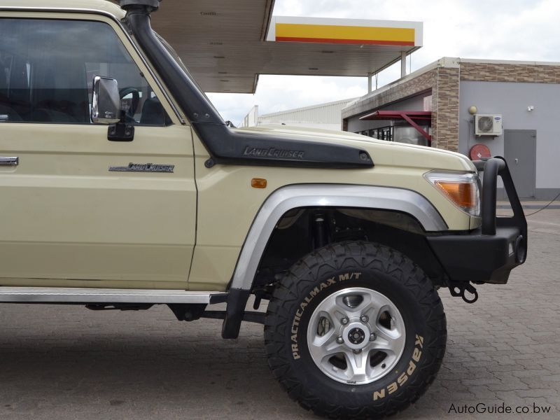 Toyota Land Cruiser LX V8 in Botswana