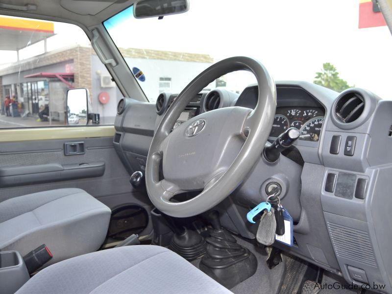 Toyota Land Cruiser LX V8 in Botswana