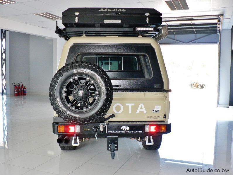 Toyota Land Cruiser LX V8 in Botswana