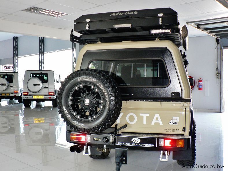 Toyota Land Cruiser LX V8 in Botswana