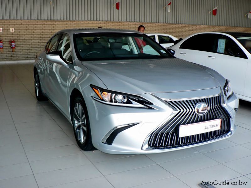 Lexus ES 250 in Botswana