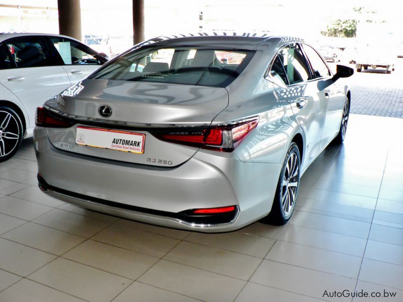 Lexus ES 250 in Botswana