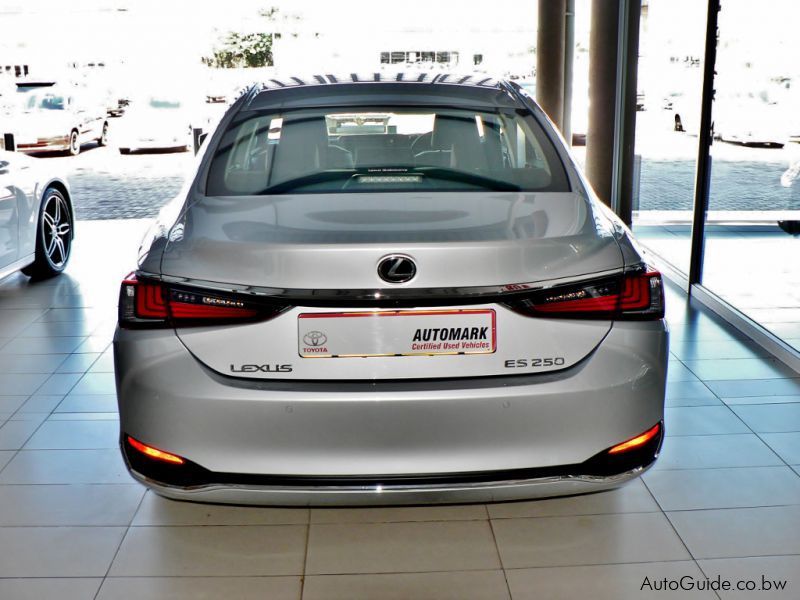 Lexus ES 250 in Botswana