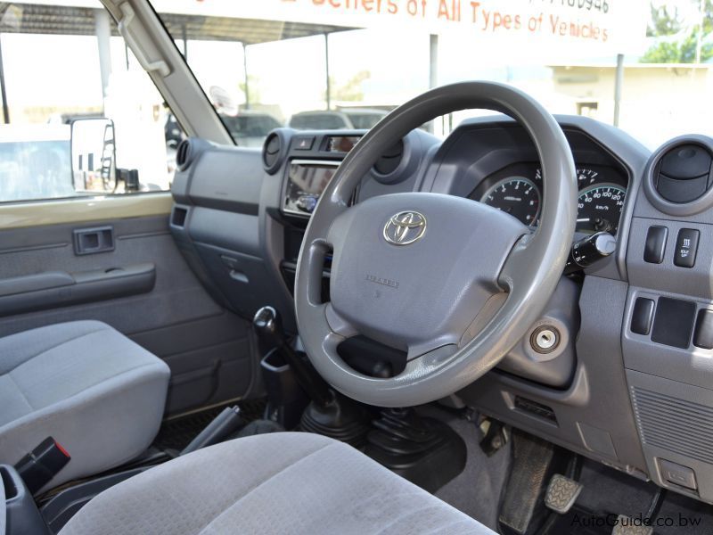Toyota Land Cruiser 4.5 LX V8 in Botswana
